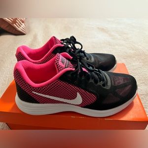 Women’s Nike sneakers